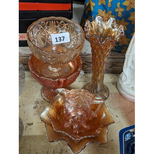 137 - Small bundle of assorted carnival glass ware