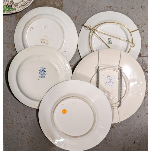 146 - Small bundle of assorted plates including art deco etc