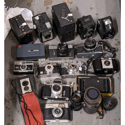 327 - Job lot of assorted vintage cameras and lenses