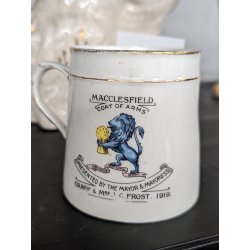 64 - 8.5 cm 1919 CWS pottery, Macclesfield coat of arms, in commemoration of peace mug