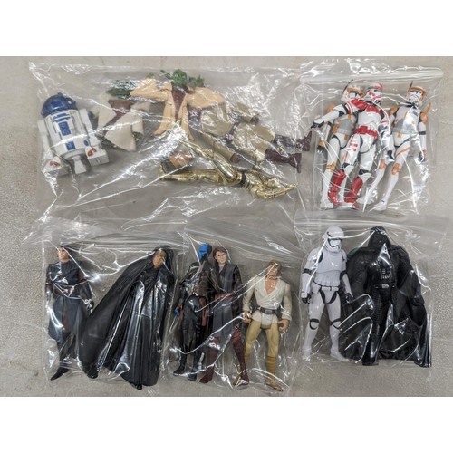 416 - Box of assorted Star Wars action figures etc