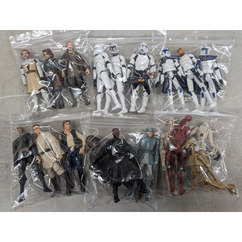 416 - Box of assorted Star Wars action figures etc