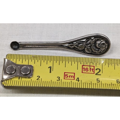 195 - Vintage opium spoon with chatelaine hoop and raised rose pattern