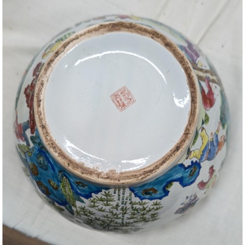 130 - 27.5 cm diameter and 18 cm tall Chinese porcelain jardinière