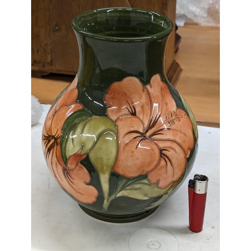 160 - 24 cm tall vintage Moorcroft Hibiscus vase, signed with original label on base