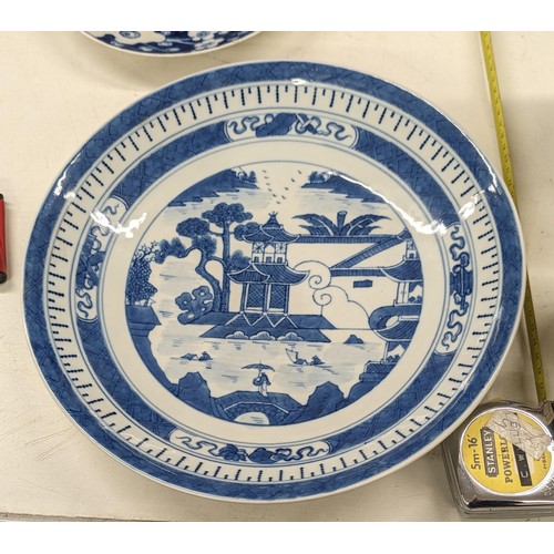 182 - 31 cm diameter large Chinese blue and white pattern charger