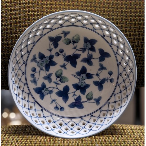 16 - Approximately 19 cm diameter Maple china, blue and white pattern bowl with fretwork sides