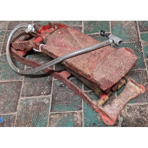 39 - Vintage W&D foot pump