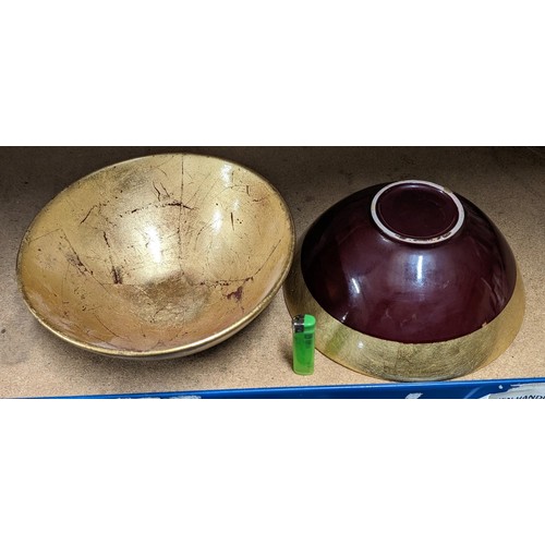 51 - Pair of 25 cm diameter and 10 cm tall red and gold bowls