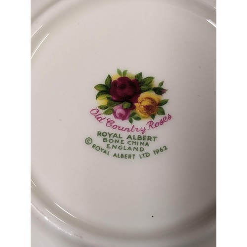 65 - 2 x Royal Albert old country roses 12 cm diameter dishes