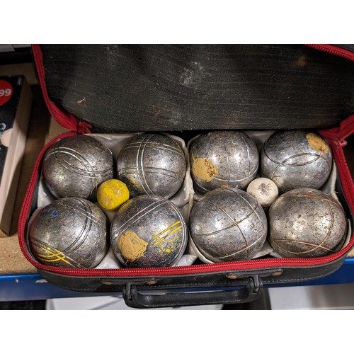 132 - Metal petanque set in case