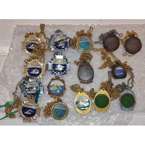 267 - Bundle of Cymru Coast League, North Wales swimming championship medals - no engraving, bundle of ass... 