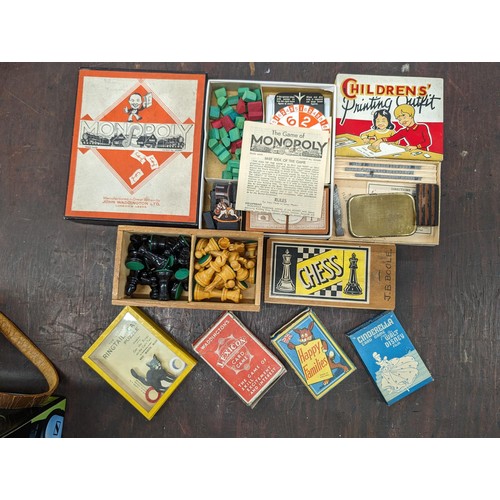 113 - Old Monopoly, wooden chess pieces in box and assorted other vintage games and puzzles