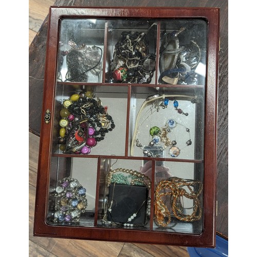 214 - 30 x 40 cm mirrored display cabinet with some mixed costume and dress jewellery and watches