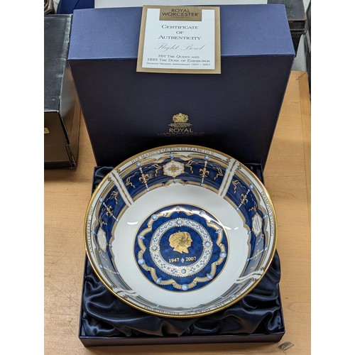 121 - Boxed and mint Royal Worcester Queens diamond wedding flights bowl, limited edition no. 67/500 with ... 