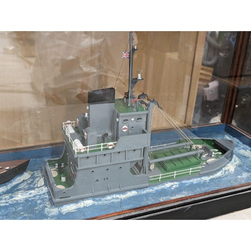 31 - 85 x 25 x 40 cm display case containing 2 x royal naval boats