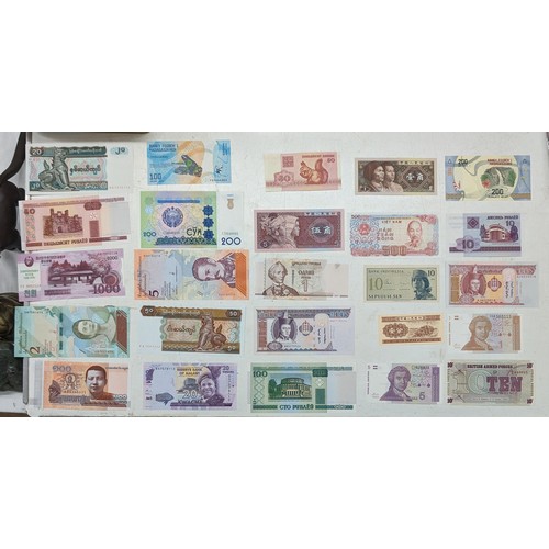 188 - Collection of 25 x uncirculated world bank notes