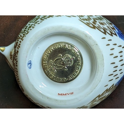 212 - 9 cm long Royal Crown Derby goldcrest paperweight with gold button