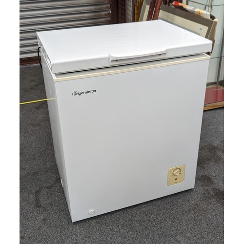 356 - 70 x 53 x 85 cm white Fridgemaster model MCF138 chest freezer with basket shelf and manual