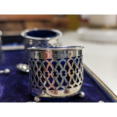 187 - Cased and near perfect 1907 William Davenport Birmingham hallmarked silver set of 6 x open salts wit... 