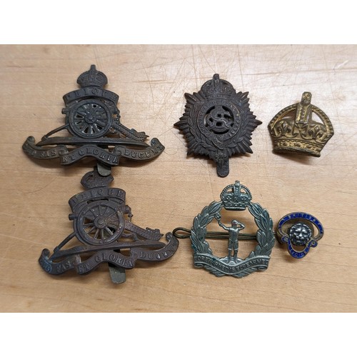 216 - 5 x assorted military cap badges and vintage enamel Royal British legion lapel pin