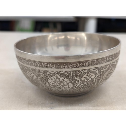 219 - Approximately 11 cm diameter and 5 cm tall Persian/Russian silver dish with engraved patterning - 16... 