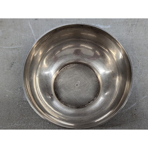 219 - Approximately 11 cm diameter and 5 cm tall Persian/Russian silver dish with engraved patterning - 16... 