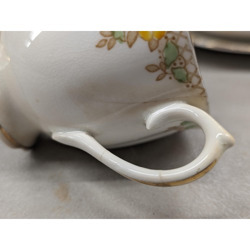 420 - Vintage Royal Albert 'Trellis' 6 place setting, 21-piece tea set - 1 cup with hairline crack and cra... 