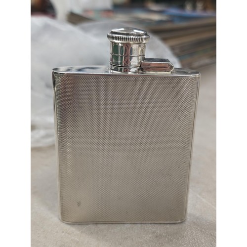 182 - 1952 Birmingham hallmarked silver hip flask in excellent condition - 152.2 gm