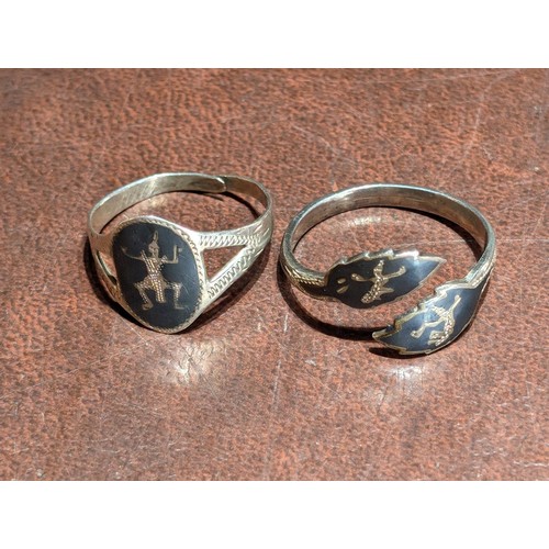 204 - 2 x Siam Silver adjustable size rings