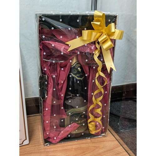 188 - Unopened 75 cl bottle of Castell D'Olerdola brut reserve and 2 x champagne glasses in gift wrapped b... 