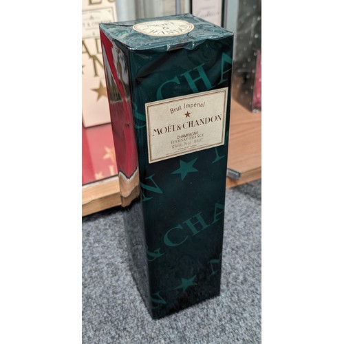 224 - Boxed (still  sealed) and unopened 75 cl bottle of Moet & Chandon brut imperial champagne