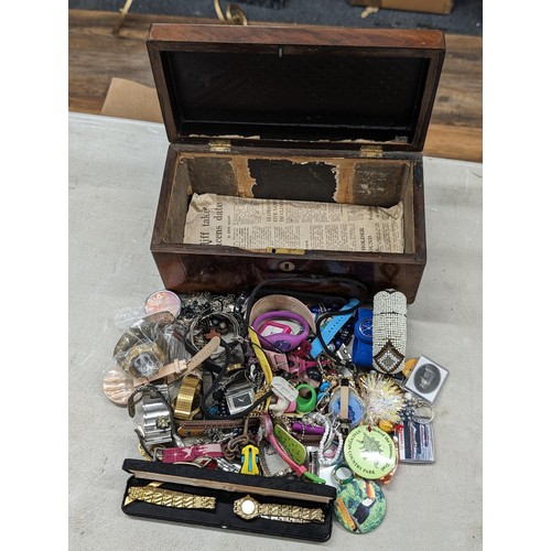 70 - Vintage wooden jewellery box with contents