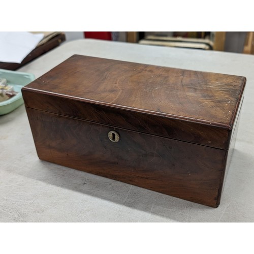 70 - Vintage wooden jewellery box with contents