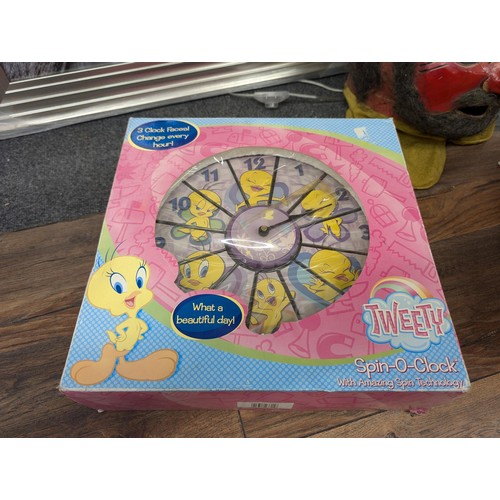 97 - Boxed as new Tweety Pie 'Spin-O-Clock' childs wall clock