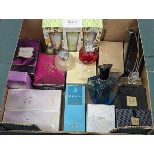 422 - Small bundle of assorted mostly Avon perfumes and creams including some still sealed