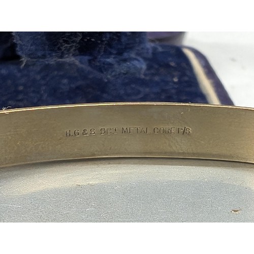 431 - 9 carat metal core bangle with half engraved patterning - 12.4 gm