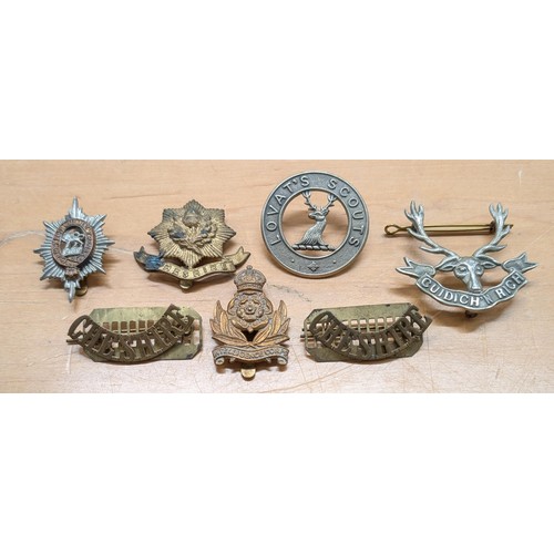 360 - 7 x assorted military cap badges