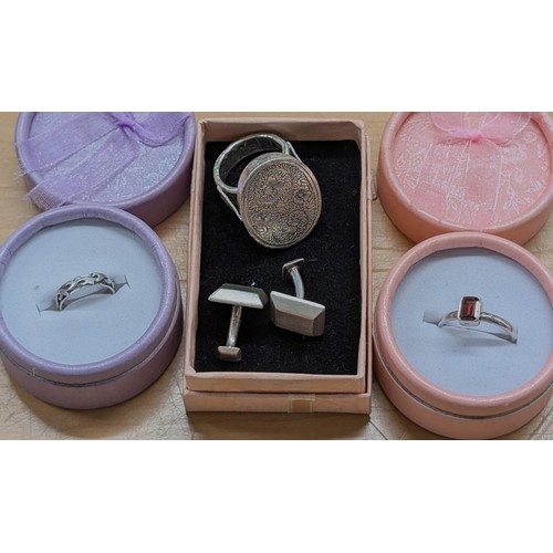 141 - 3 x silver dress rings and 1 x pair of solid cufflinks