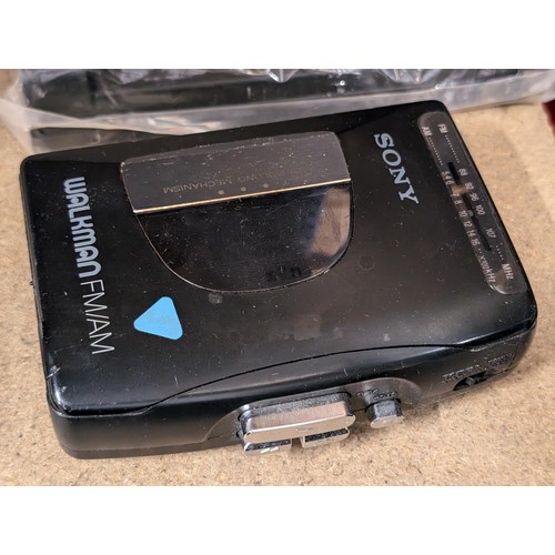 20 - Retro Sony Walkman FM/AM personal cassette radio model WM-FX10 - no battery cover