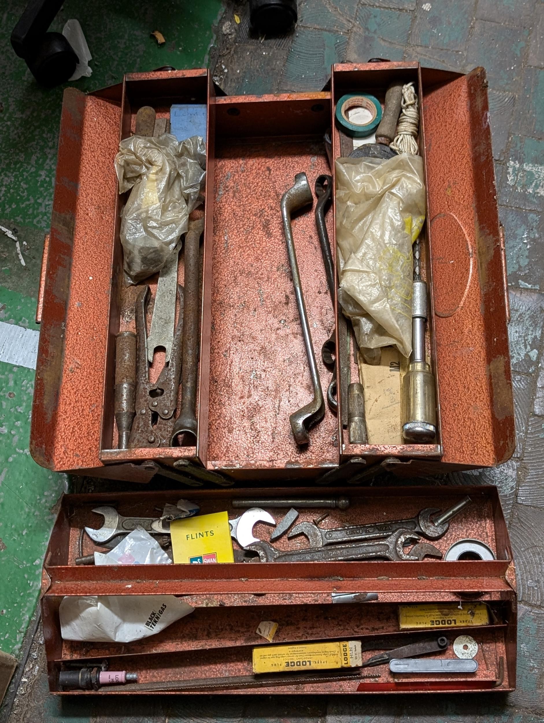 Vintage Britool cantilever metal tool box with contents