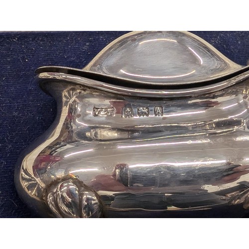 339 - 1925 Vine & Thompson Birmingham hallmarked silver cruet set in case - silver weight 144 gm