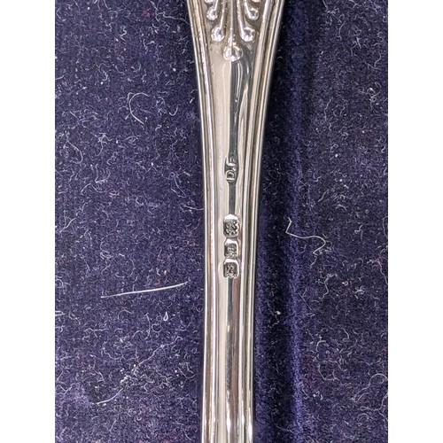 334 - 1876 Josiah Williams London hallmarked silver twin serving spoon set in case - 162 gm