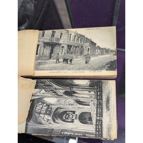 29 - 2 x WWI unused postcard booklets being En Artois (24) and Bataille De L'Aisne (20) with bombed scene... 