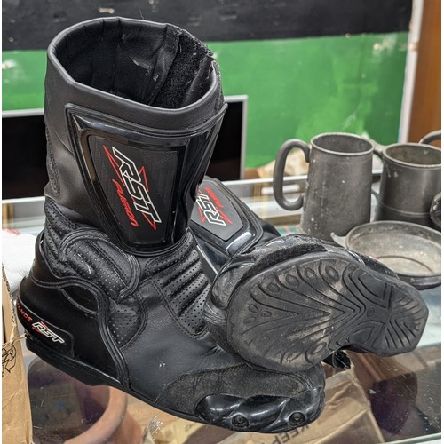 10 - Pair of RST Fusion motorbike leather boots size 8.5