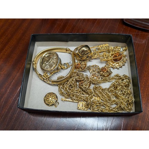 15 - Box of assorted gold tone jewellery