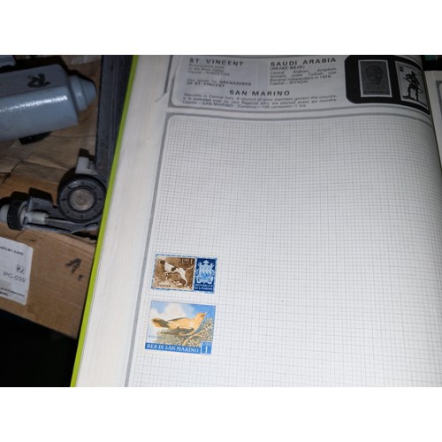 139 - Safari stamp album with stamps