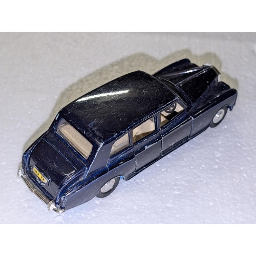 329 - Play worn but very good condition Dinky 152 Rolls Royce Phantom model car