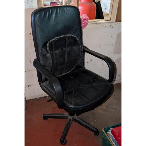 662 - Faux leather executive style high back office chair