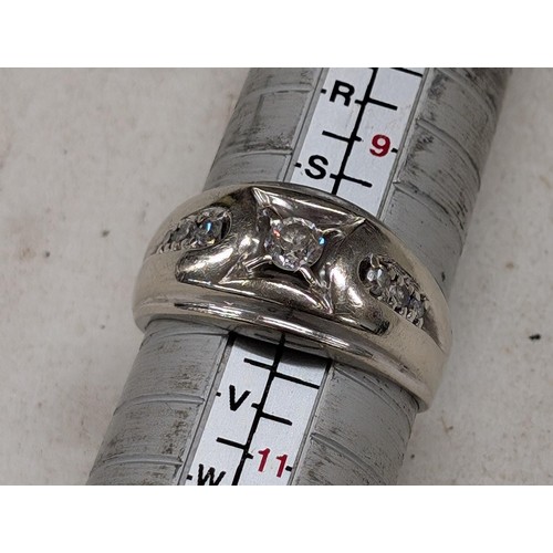 418 - Gents genuine 14 k white gold Gypsy ring with large central diamond with graduated trio (approx 1/3 ... 